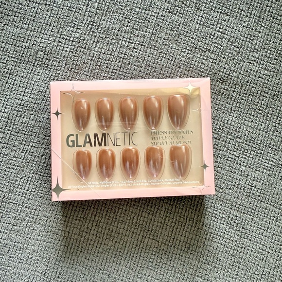 Glamnetic Nails - Set of Five - Picture 4 of 6